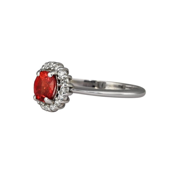 Χειροποίητο δαχτυλίδι σε 18Κ λευκό χρυσό με διαμάντια και κόκκινο ρουμπίνι