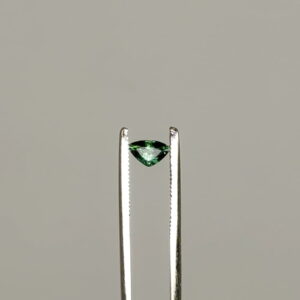 sapphire bluish green - πράσινη πέτρα ζαφείρι