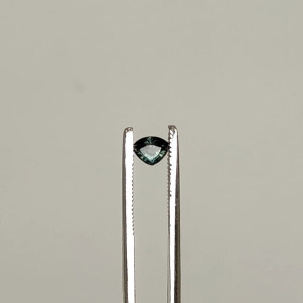 SAPPHIRE BLUISH PURPLE 0,81 ct