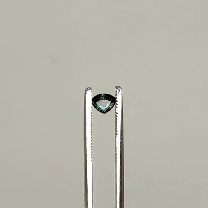 SAPPHIRE BLUISH PURPLE 0,81 ct